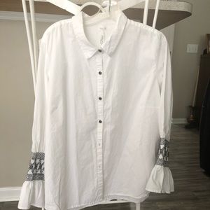 Fancy button down dressy shirt! Size 1X.